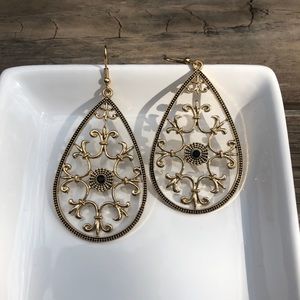 Vintage Black and Gold Teardrop Dangle Earrings